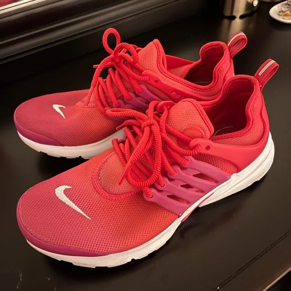 Nike Sneakers - Picture 1 of 1